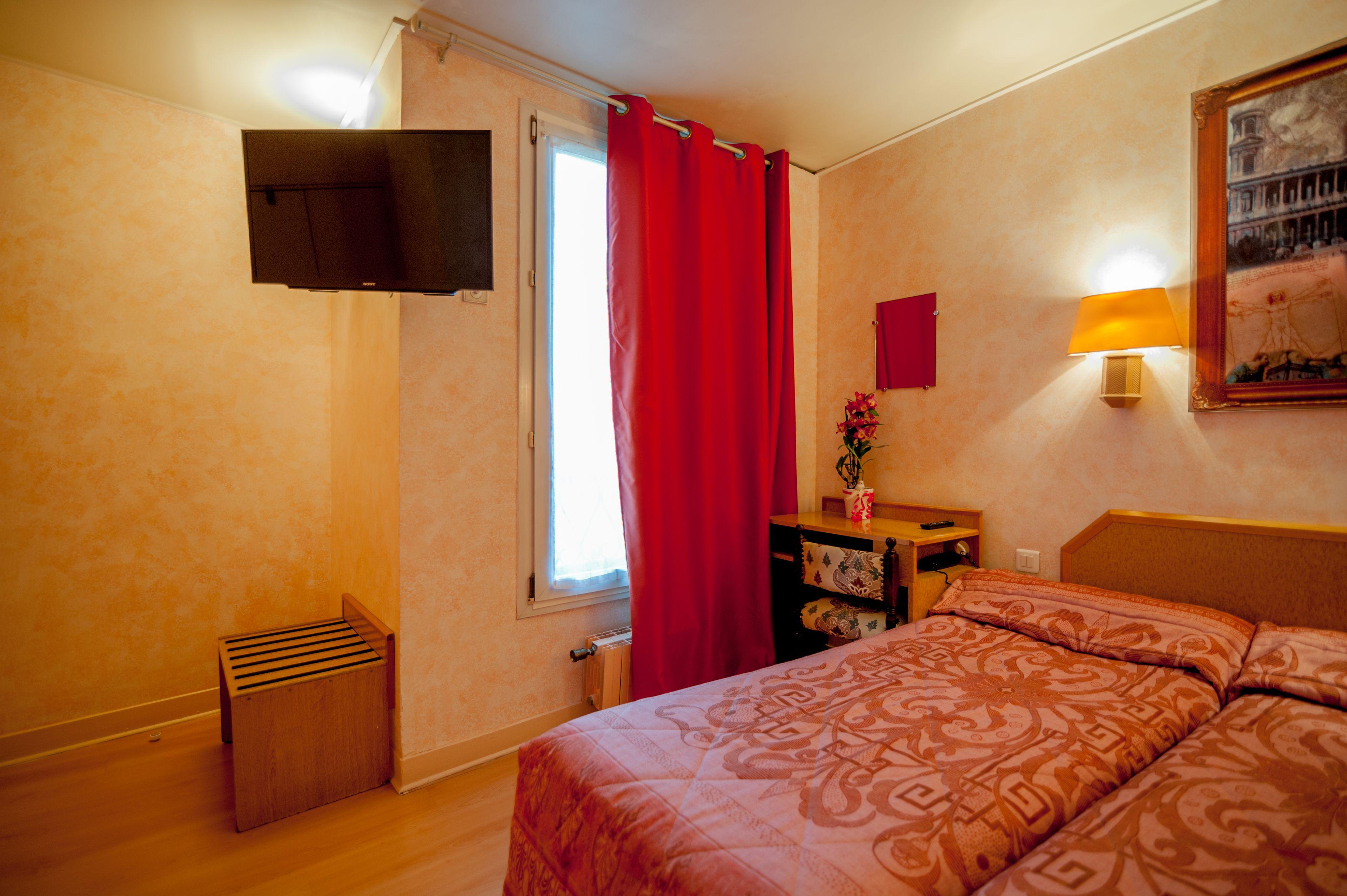 Leonard De Vinci 75011 Hotel 2*