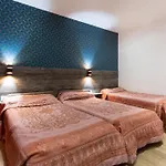 Hotel Leonard De Vinci 75011