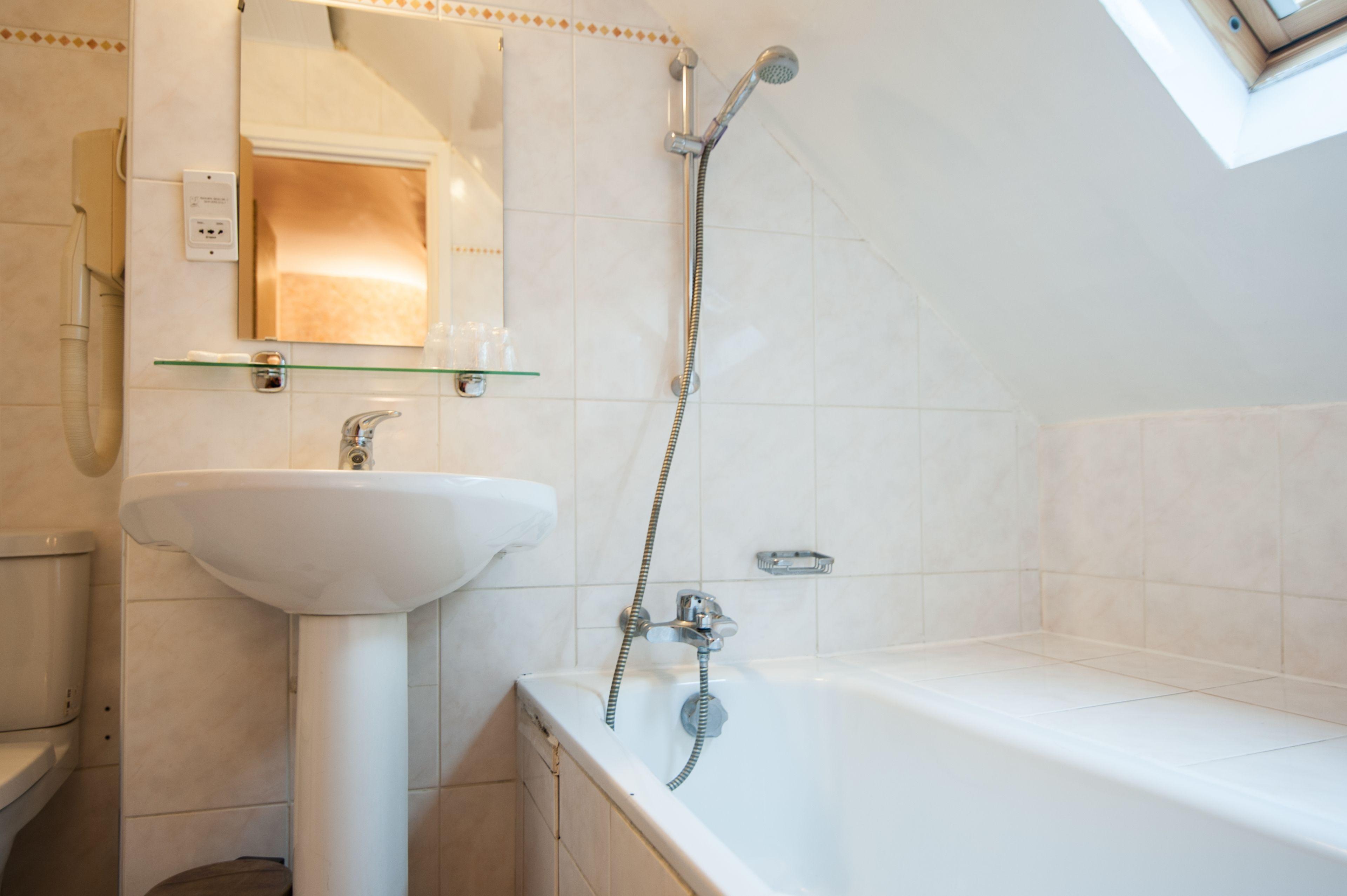 Hotel Leonard De Vinci 75011 2*