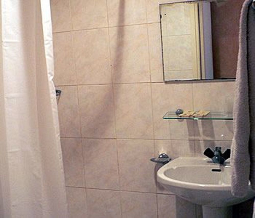 Leonard De Vinci 75011 Hotel